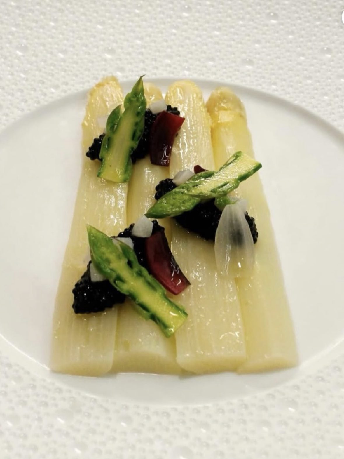 White asparagus with caviar